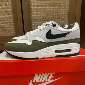Nike air max 1 green and grey sneakers